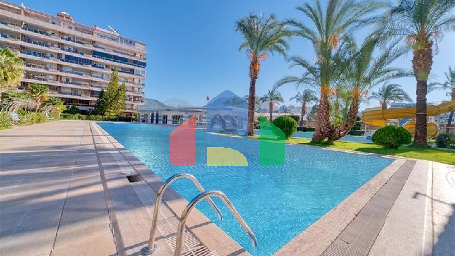 Светлая 2+1 квартира в развитом жилом комплексе в районе Тосмур