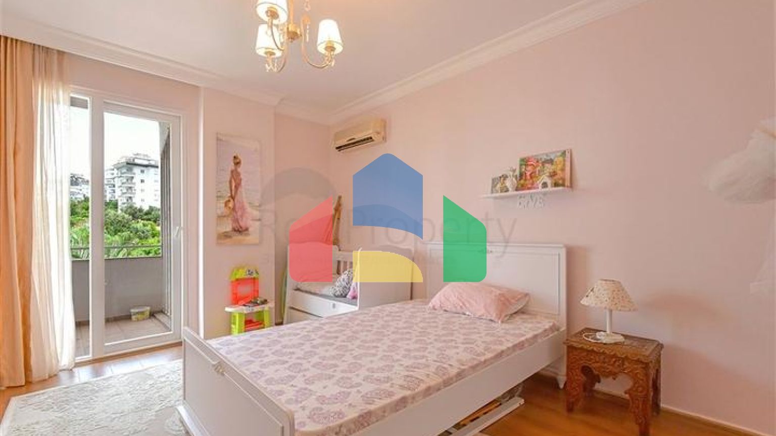 Светлая 2+1 квартира в развитом жилом комплексе в районе Тосмур