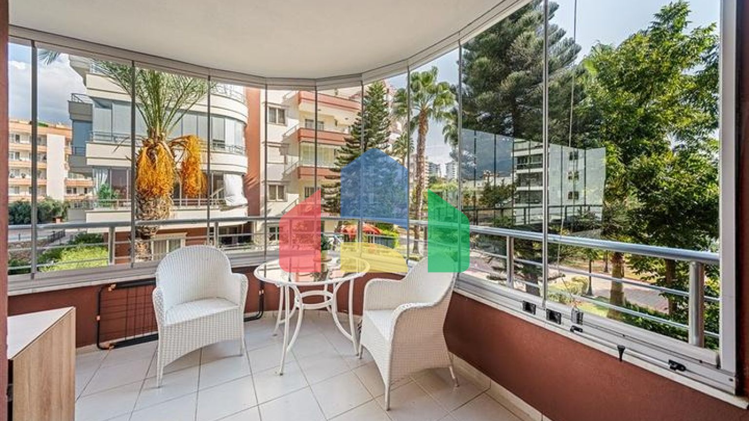 Затишна і повністю готова квартира 3 + 1 для комфортного життя