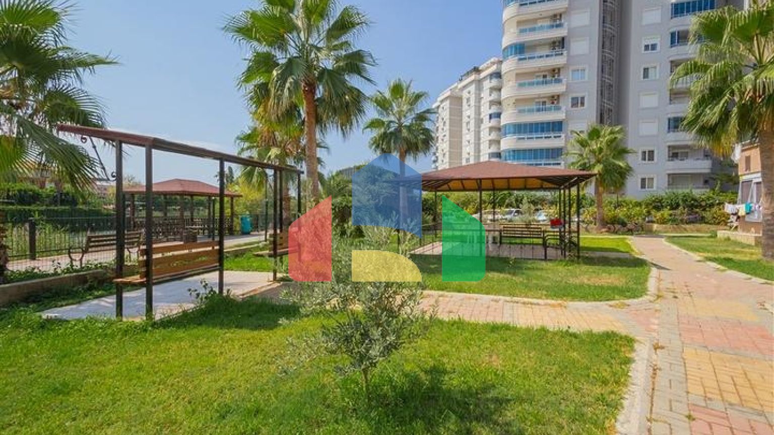 Светлая квартира 2+1 в шаге от моря в районе Тосмур