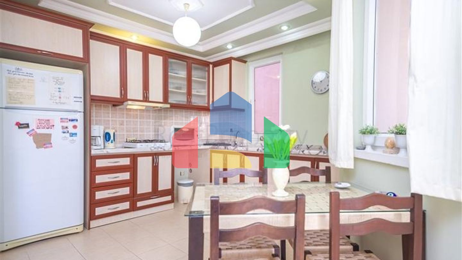 Светлая квартира 2+1 в шаге от моря в районе Тосмур