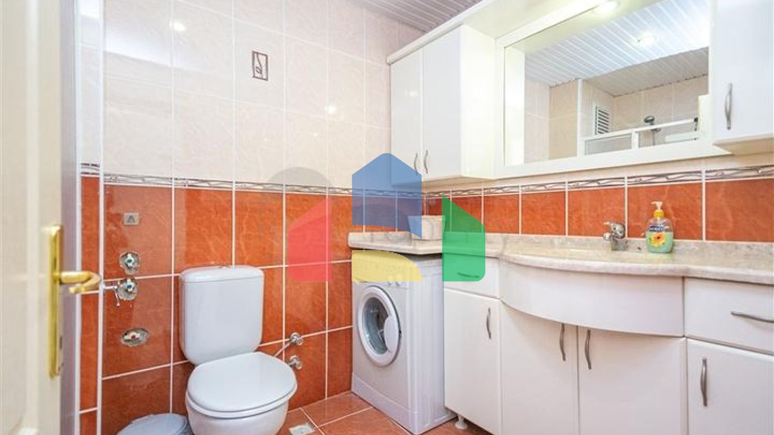 Светлая квартира 2+1 в шаге от моря в районе Тосмур