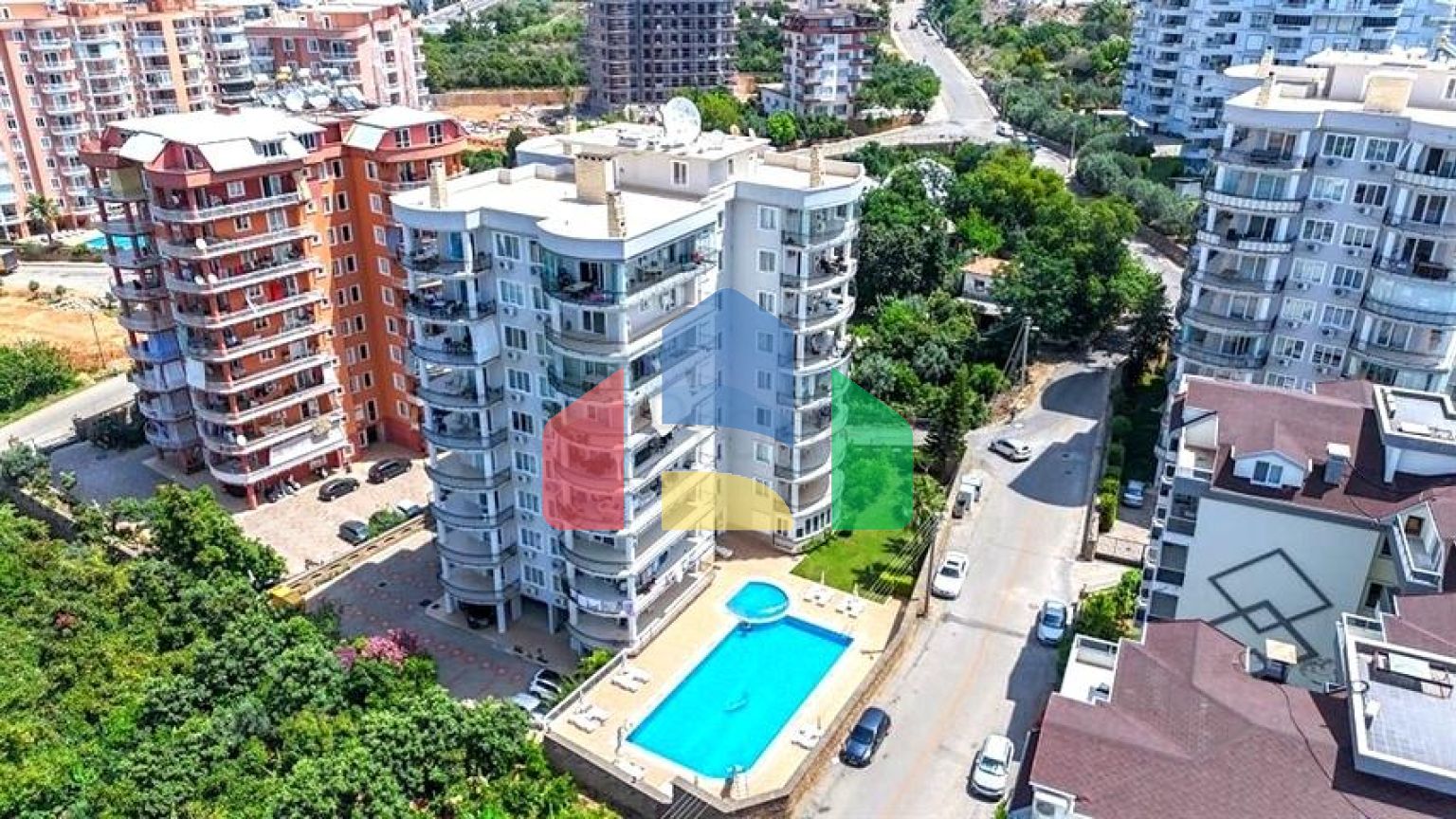 Уютная меблированная квартира 2+1 в жилом комплексе с бассейном