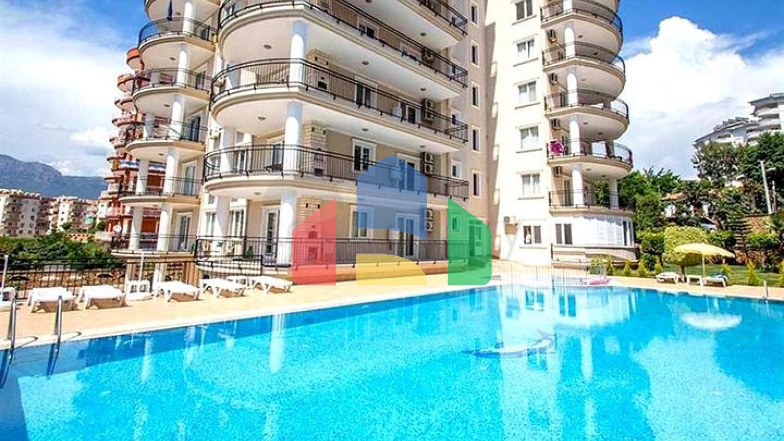 Уютная меблированная квартира 2+1 в жилом комплексе с бассейном