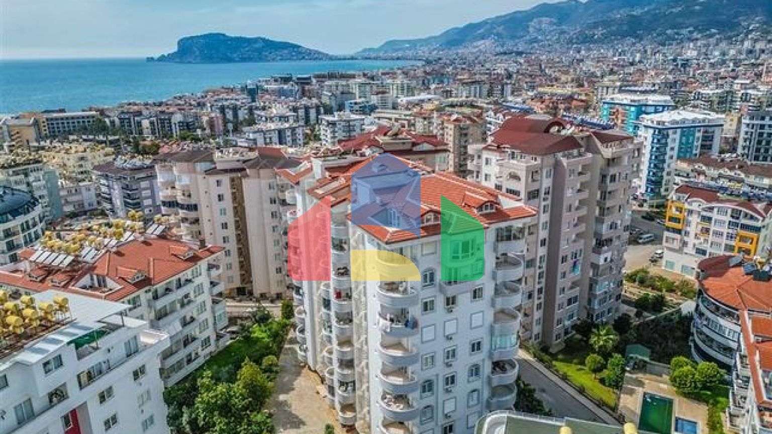 Просторная квартира 2+1 недалеко от моря в Тосмуре