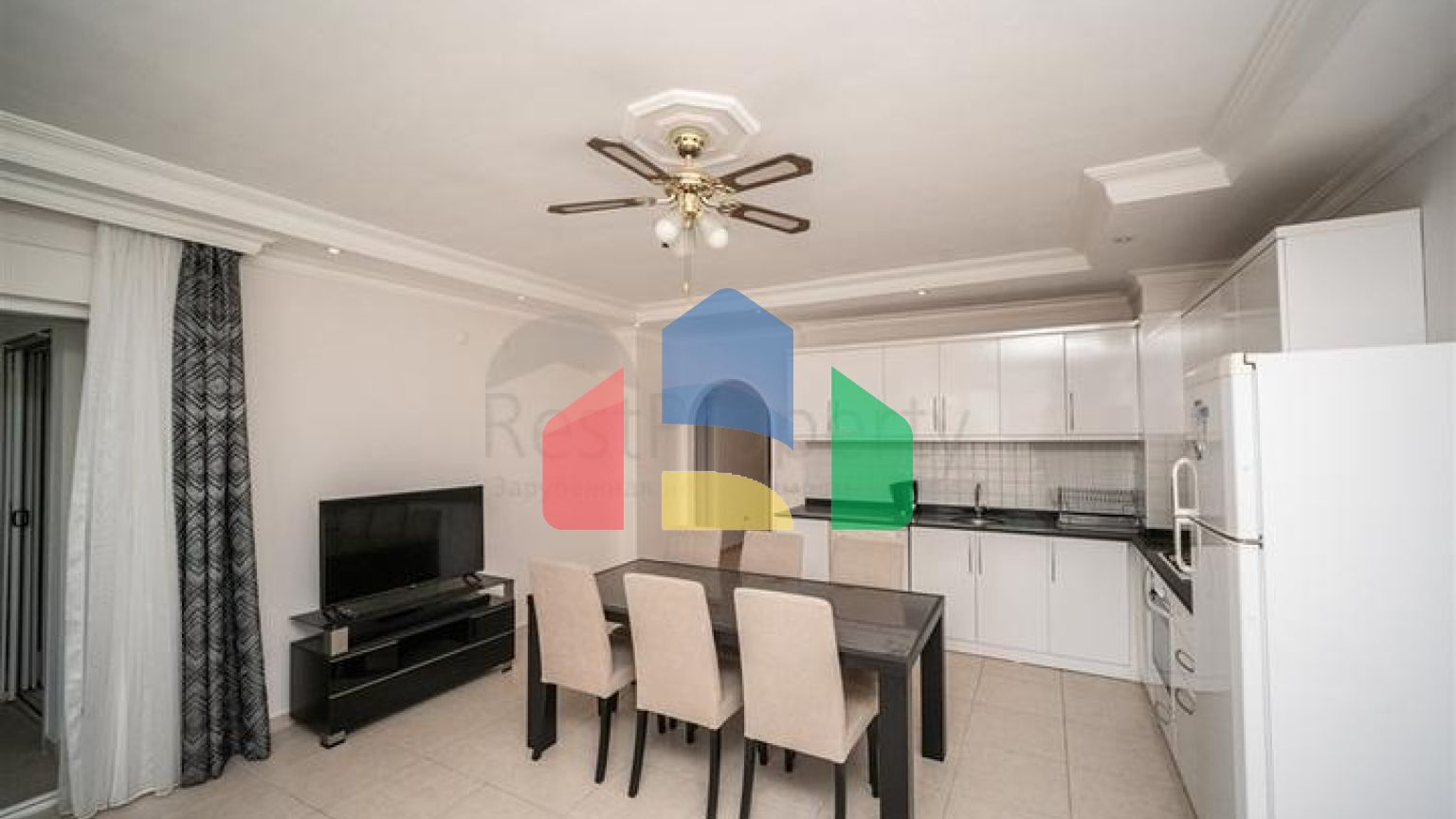 Просторная квартира 2+1 недалеко от моря в Тосмуре