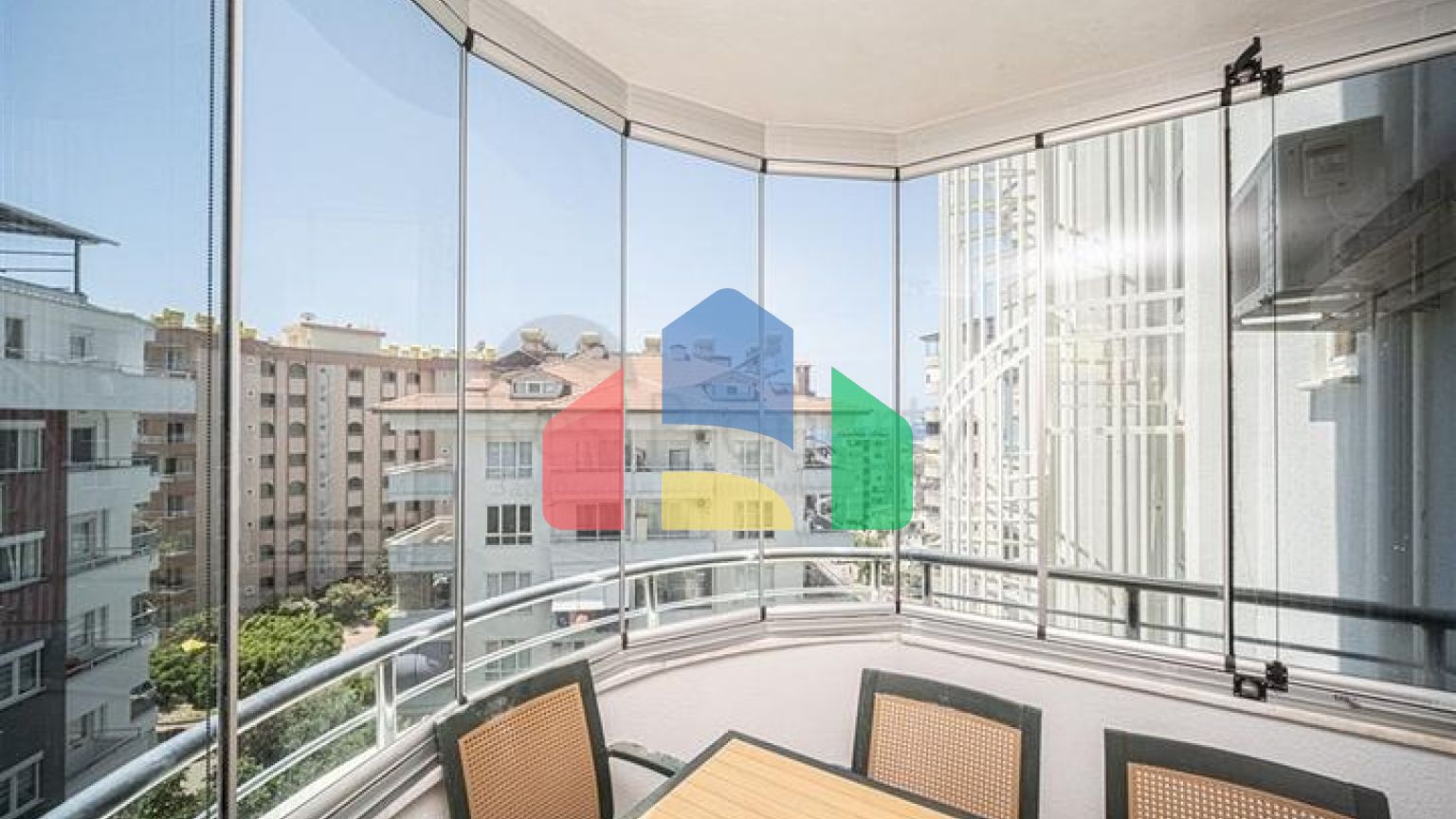 Просторная квартира 2+1 недалеко от моря в Тосмуре