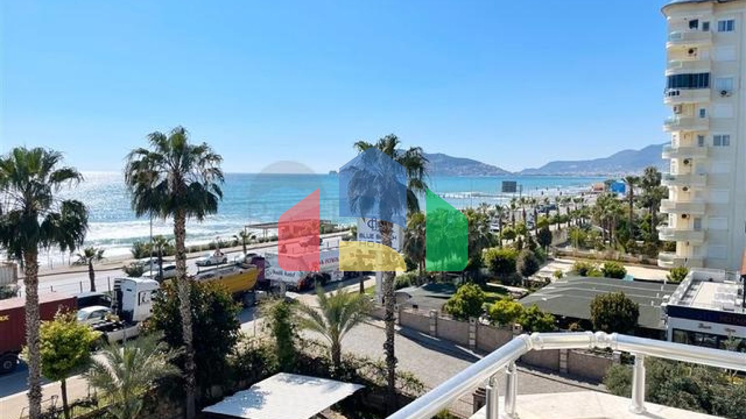 Квартира планировки 3+1 на первой береговой линии