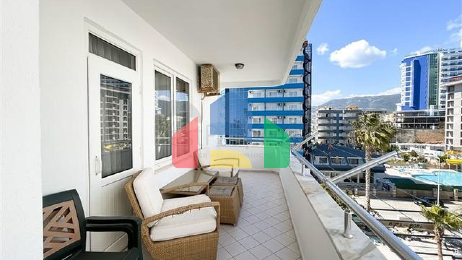 Квартира планировки 3+1 на первой береговой линии