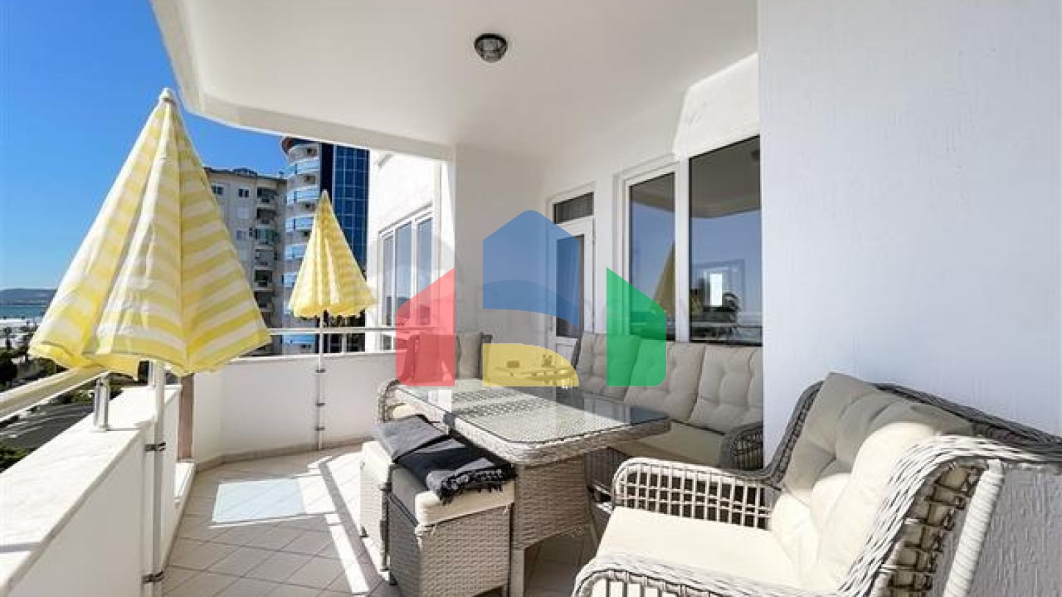 Квартира планировки 3+1 на первой береговой линии