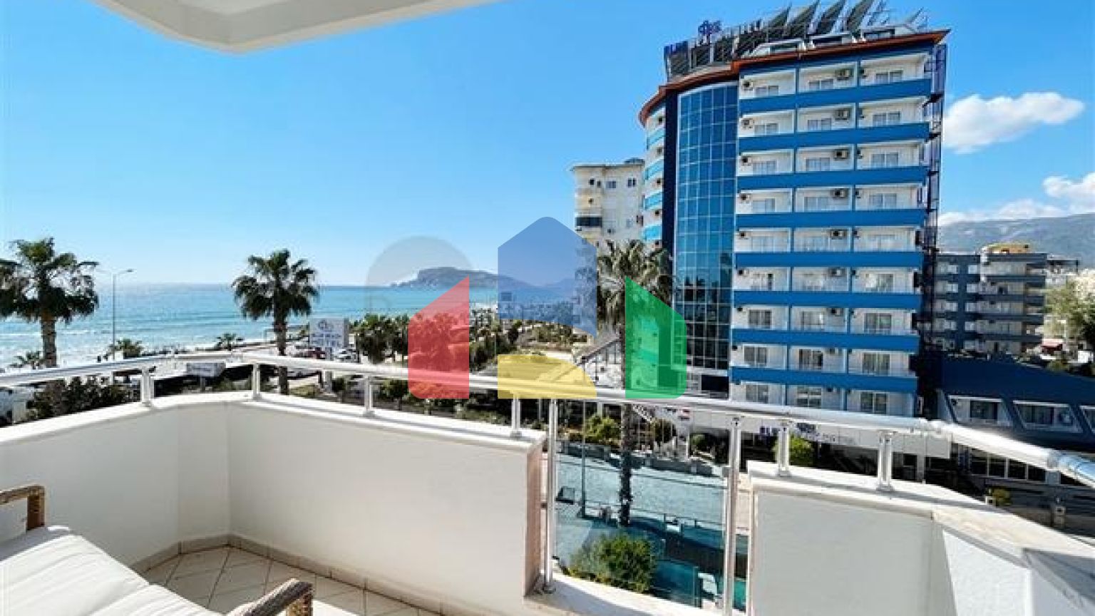 Квартира планировки 3+1 на первой береговой линии