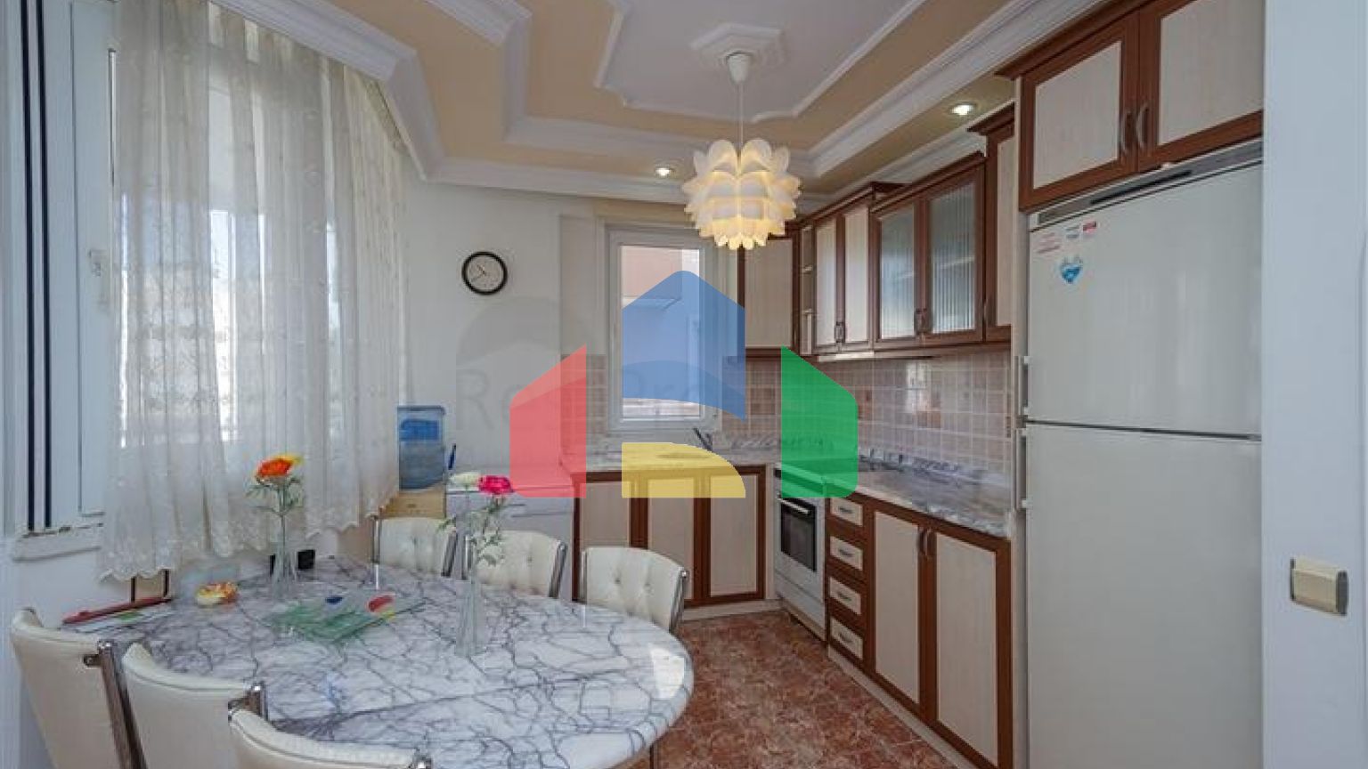 Просторная 2+1 квартира рядом с морем в Тосмуре