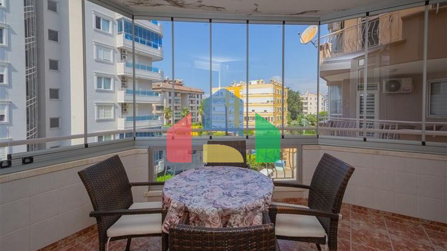 Просторная 2+1 квартира рядом с морем в Тосмуре