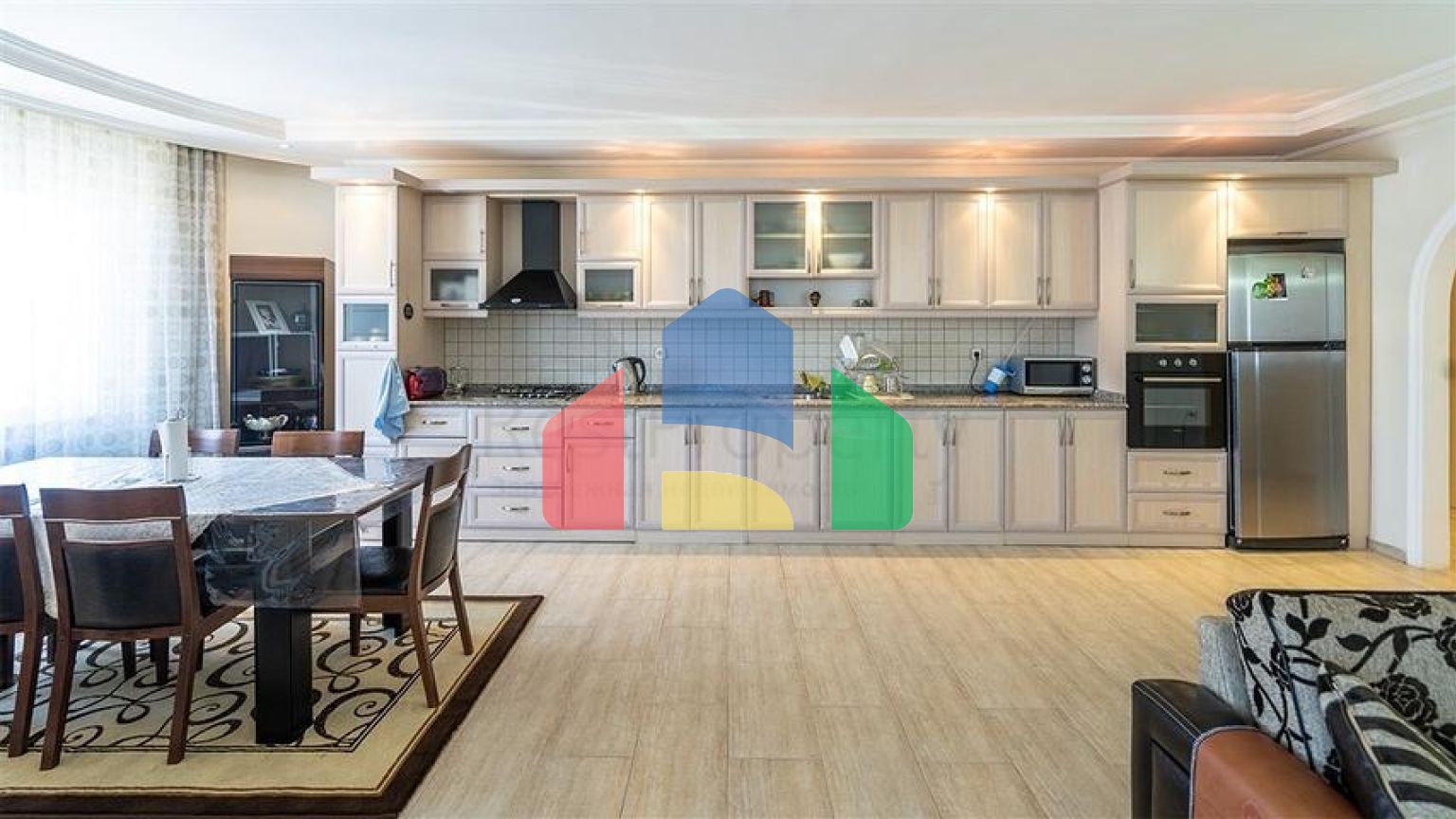 Просторное семейное жильё 2+1 с инфраструктурой для комфортной жизни в Тосмуре