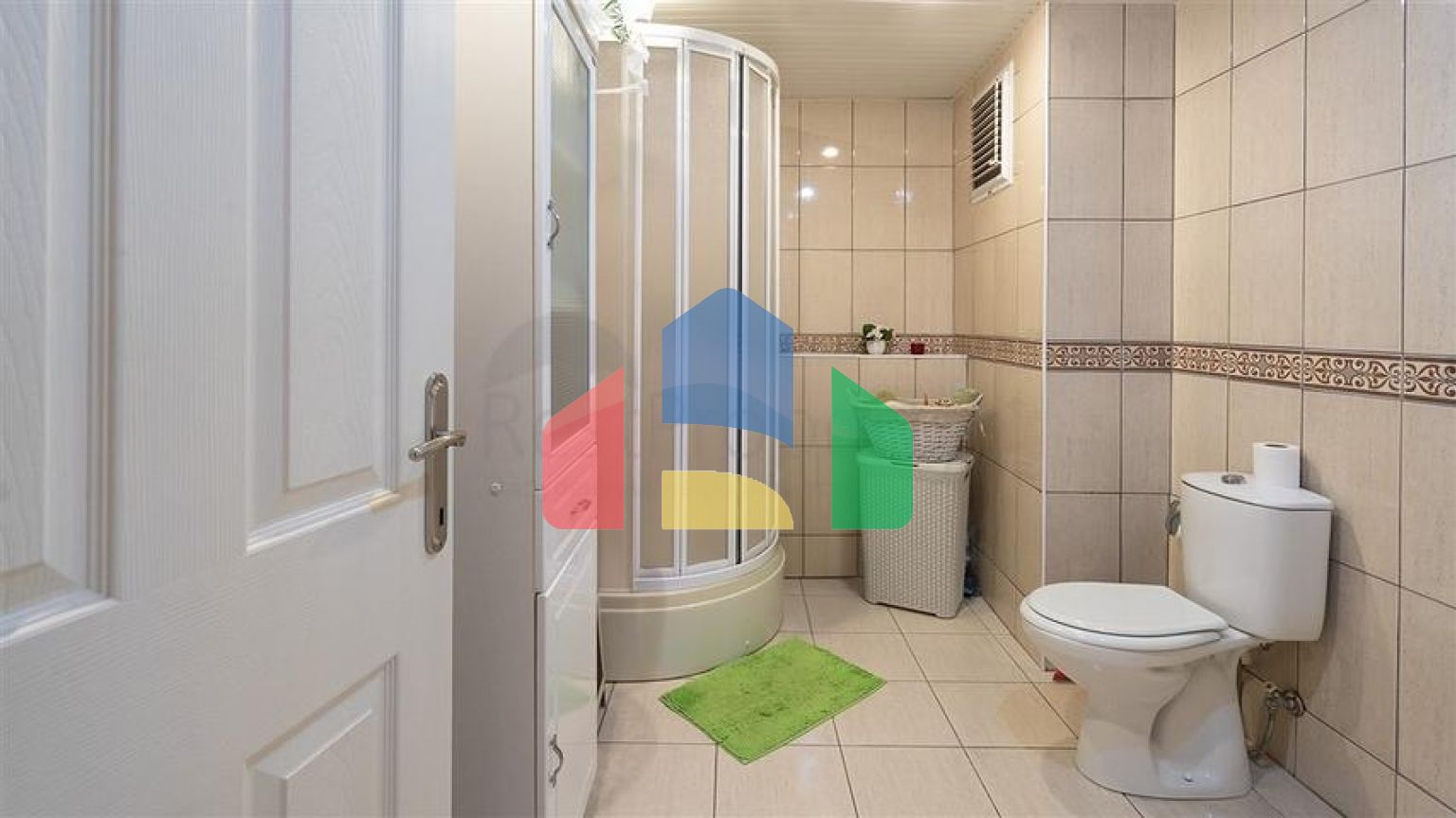 Просторное семейное жильё 2+1 с инфраструктурой для комфортной жизни в Тосмуре