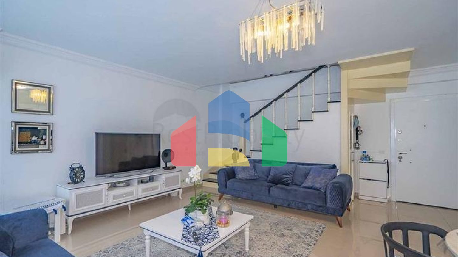 Просторий пентхаус від власника плануванням 2+1 в районі Кестель