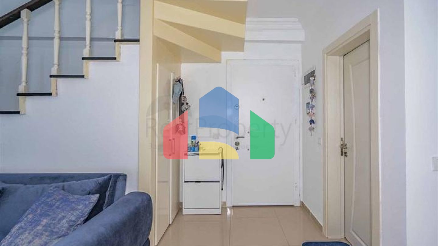 Просторий пентхаус від власника плануванням 2+1 в районі Кестель