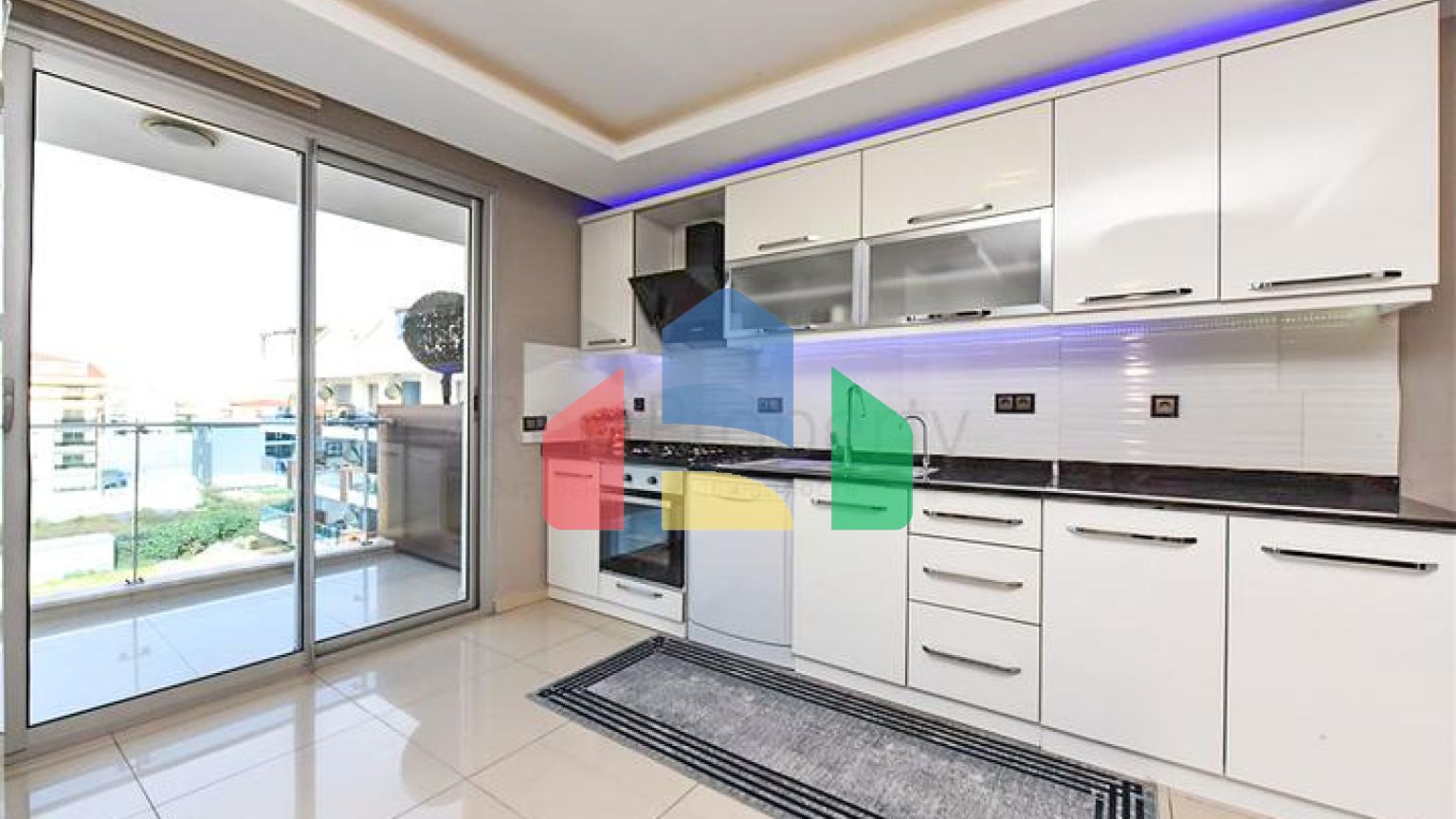 Меблированный пентхаус 2+1 всего в 200 метрах от моря