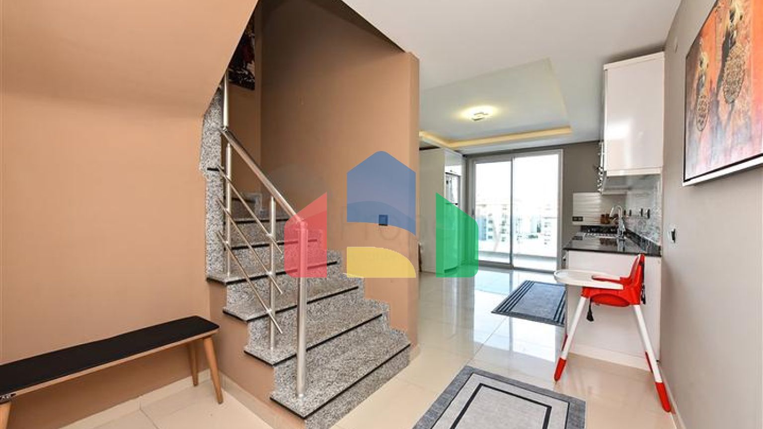 Меблированный пентхаус 2+1 всего в 200 метрах от моря