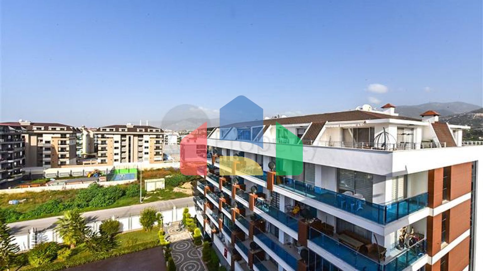 Меблированный пентхаус 2+1 всего в 200 метрах от моря