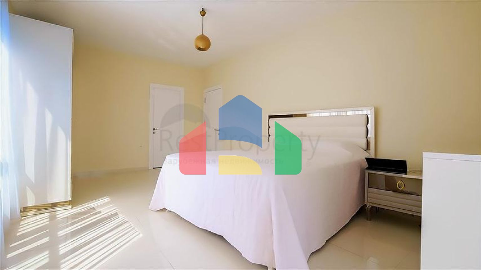 Простора мебльована квартира 3 + 1 з багатою інфраструктурою в сучасному житловому комплексі