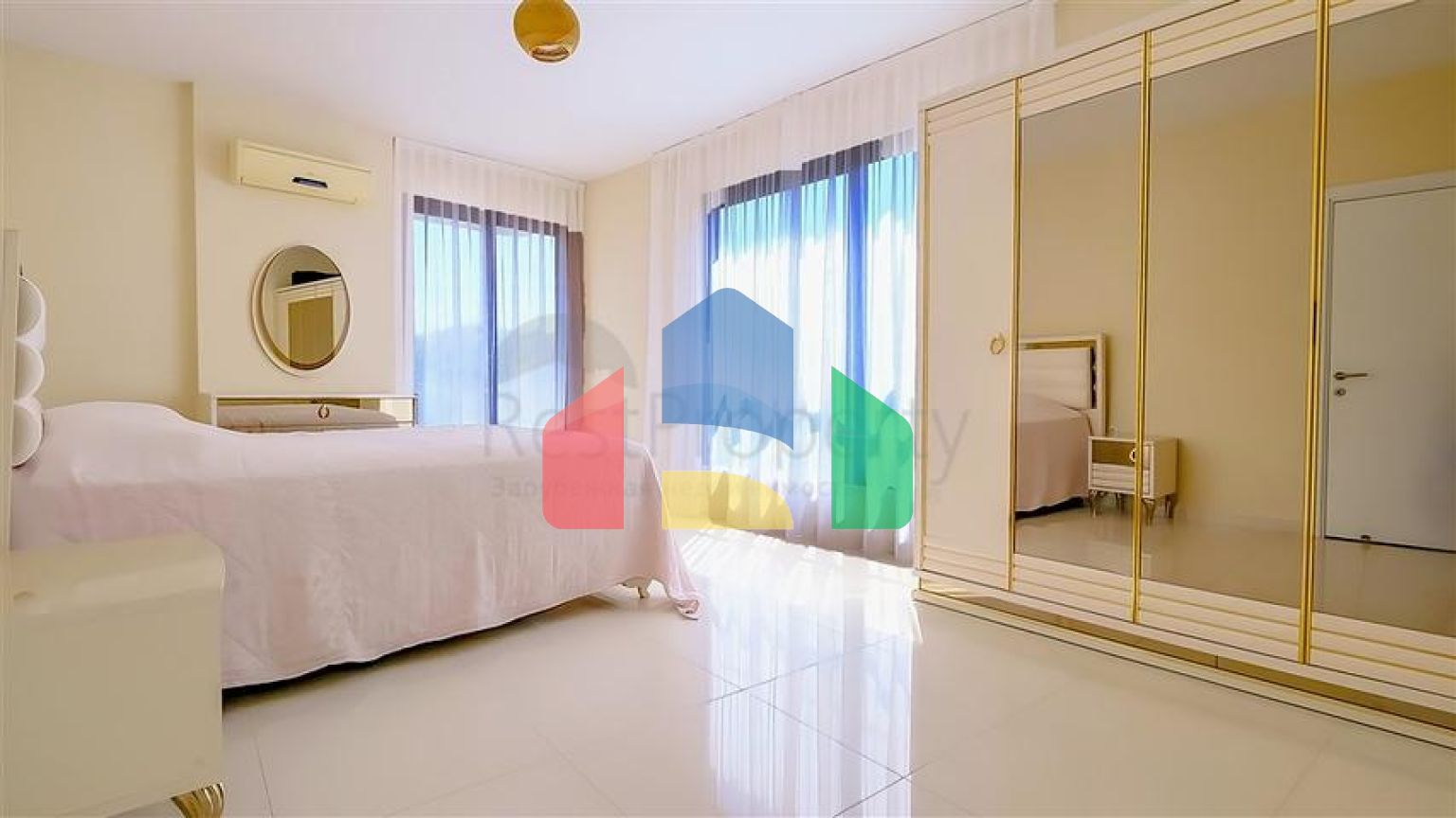 Простора мебльована квартира 3 + 1 з багатою інфраструктурою в сучасному житловому комплексі