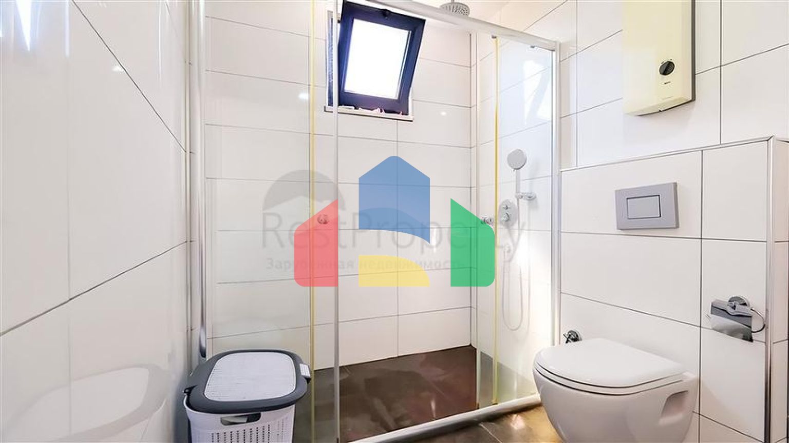 Простора мебльована квартира 3 + 1 з багатою інфраструктурою в сучасному житловому комплексі