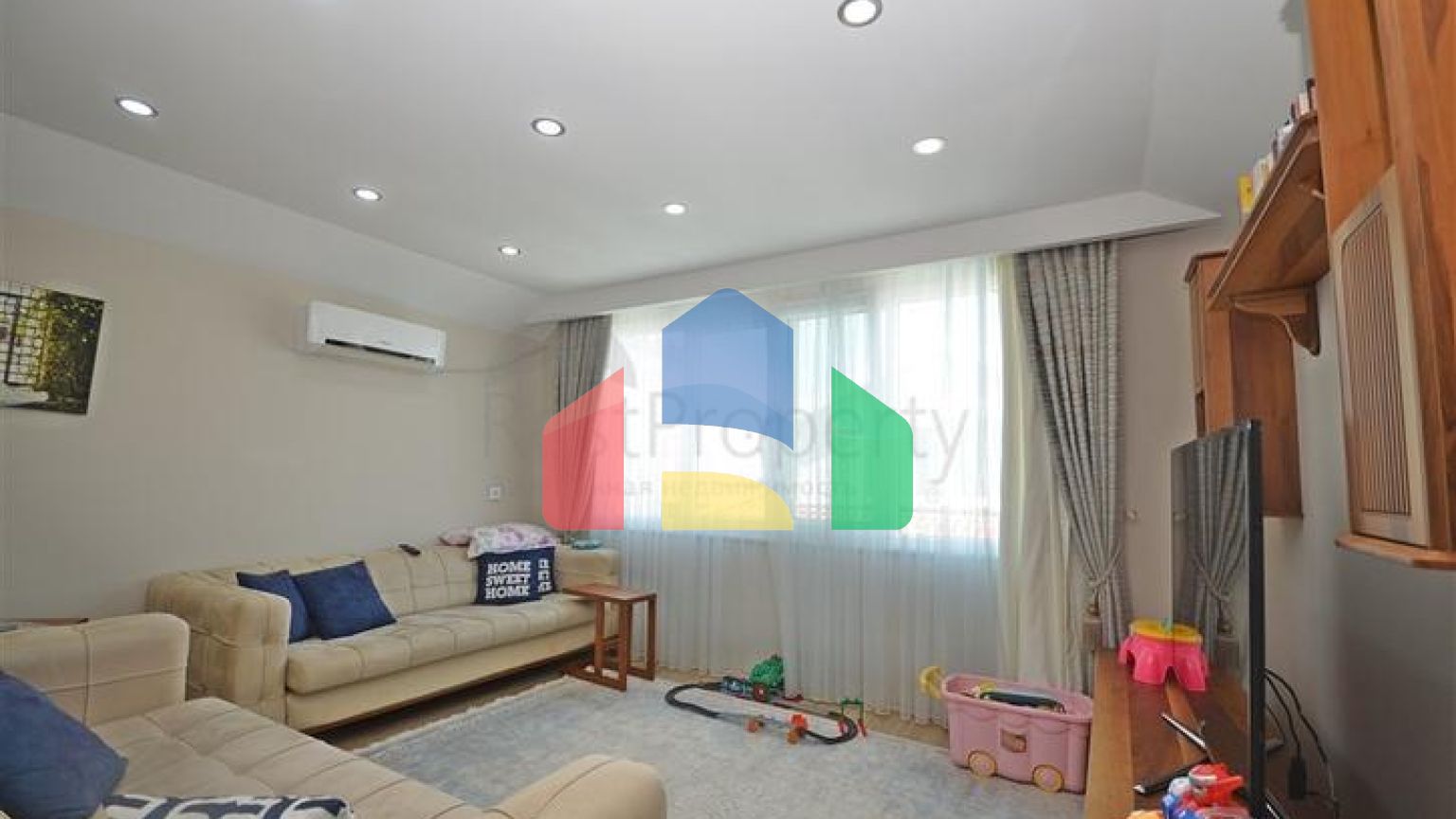 Просторий пентхаус для великої родини на березі Середземного моря