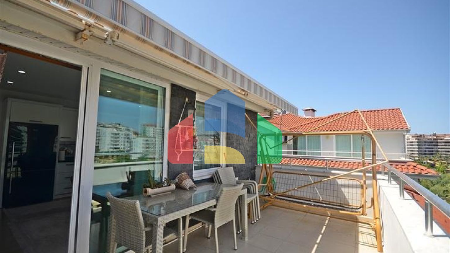 Просторий пентхаус для великої родини на березі Середземного моря