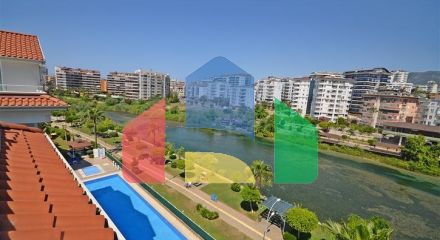 Просторий пентхаус для великої родини на березі Середземного моря Просторий пентхаус для великої родини на березі Середземного моря