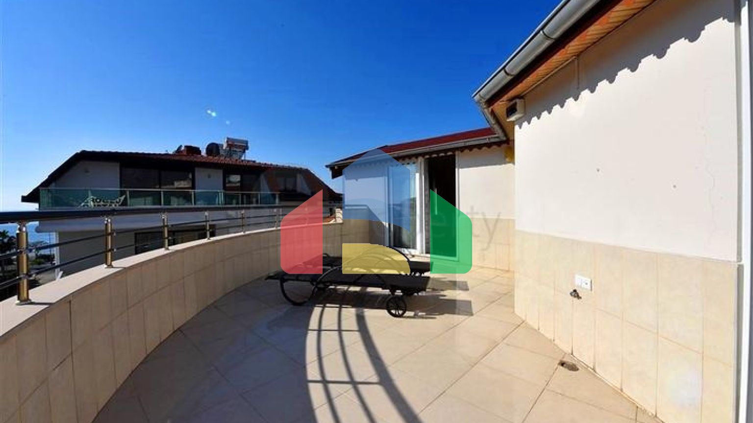 Пентхаус-дуплекс 4+1 в районе Кестель всего в 20 м от моря