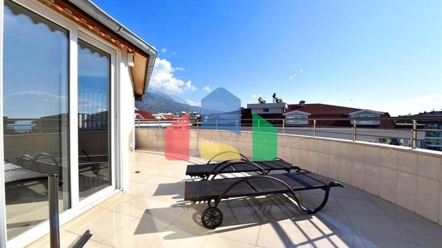 Пентхаус-дуплекс 4+1 в районе Кестель всего в 20 м от моря