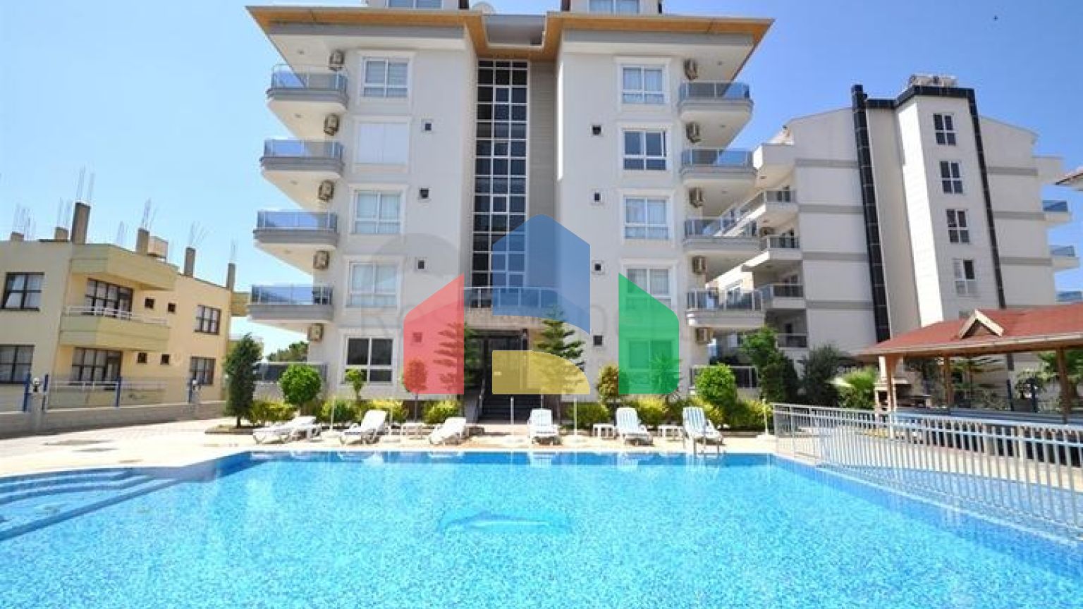 Пентхаус-дуплекс 4+1 в районе Кестель всего в 20 м от моря