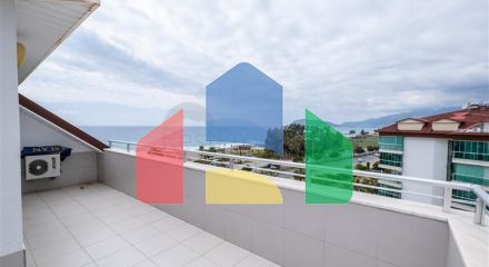 Three-bedroom penthouse in Kestel district