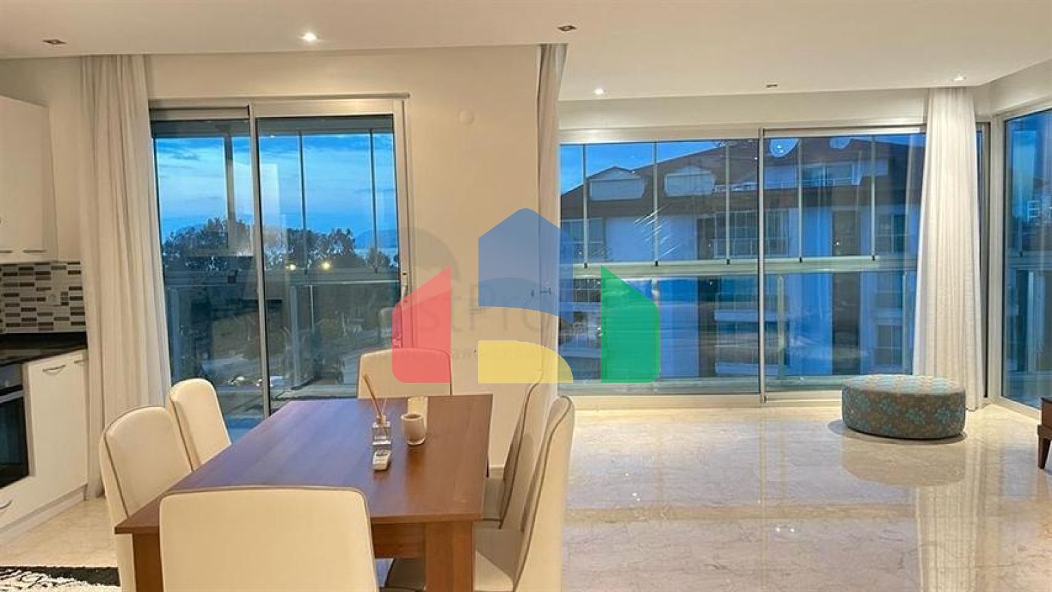 Трёхкомнатный пентхаус в районе Кестель