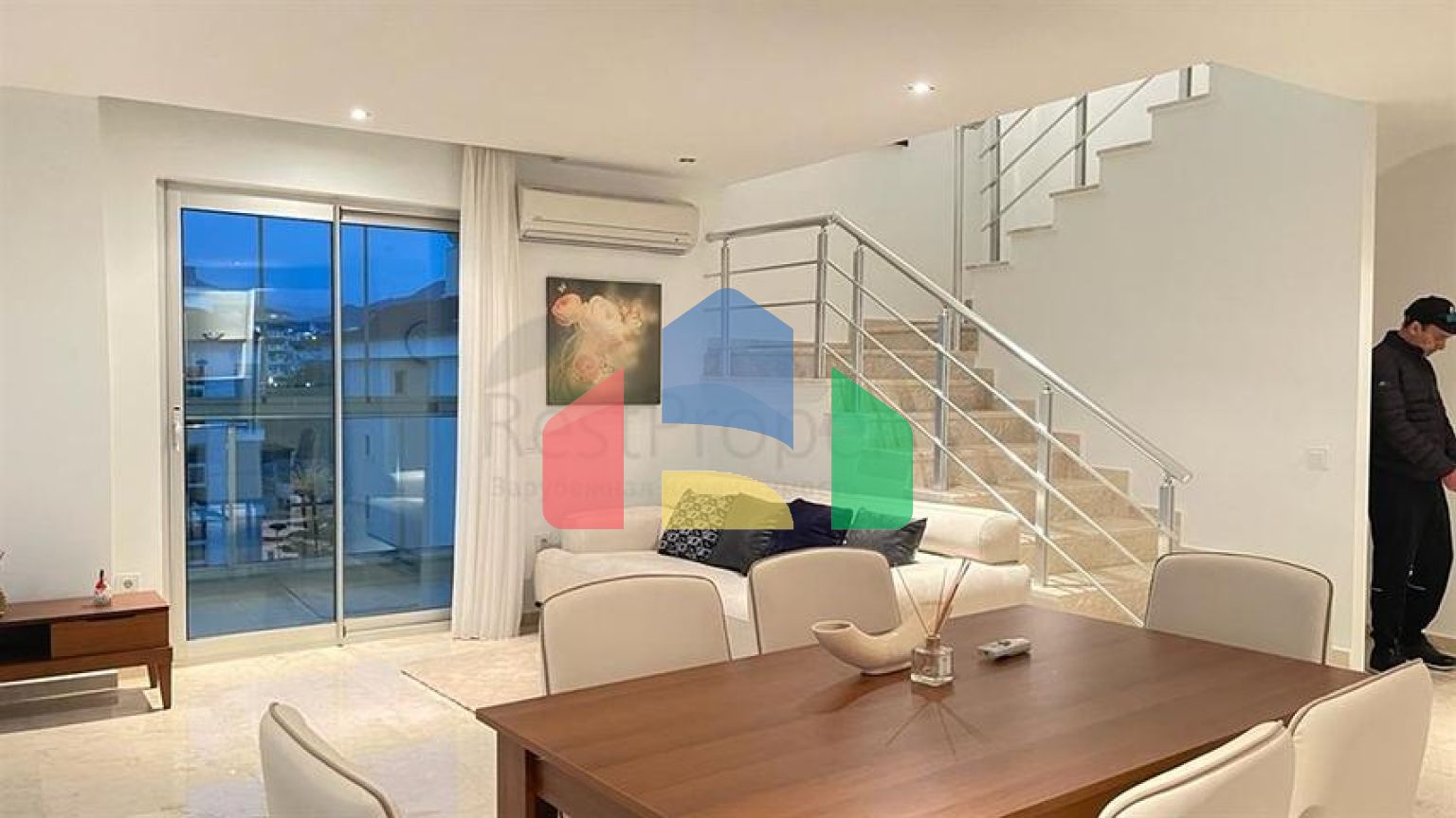 Трёхкомнатный пентхаус в районе Кестель