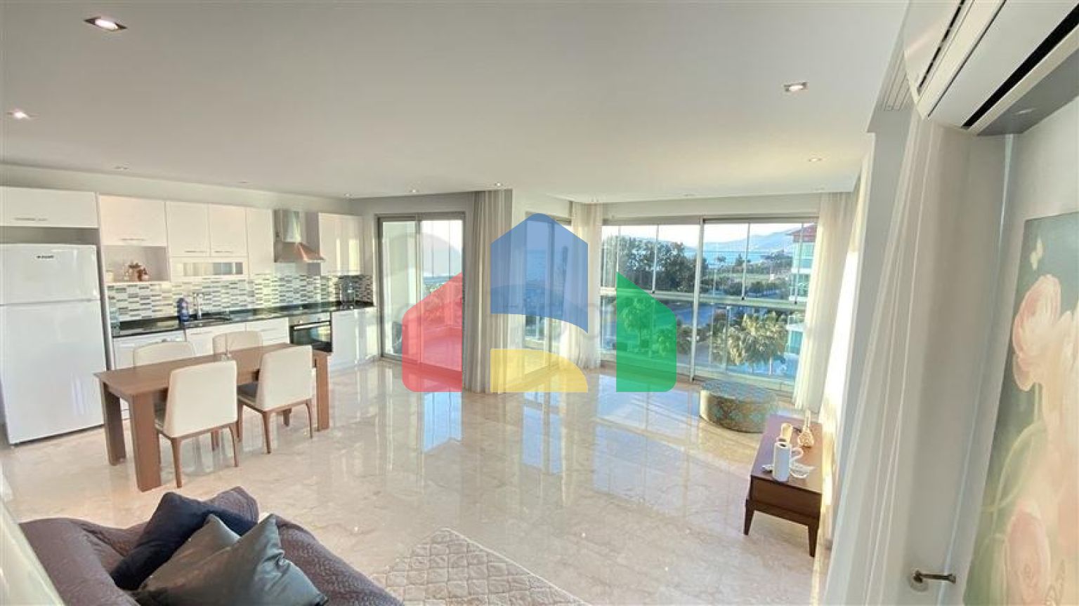 Трёхкомнатный пентхаус в районе Кестель