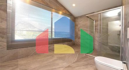 Трикімнатна квартира з дизайнерськими меблями в районі Кестель Трикімнатна квартира з дизайнерськими меблями в районі Кестель