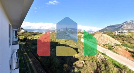 Трикімнатна квартира з дизайнерськими меблями в районі Кестель Трикімнатна квартира з дизайнерськими меблями в районі Кестель