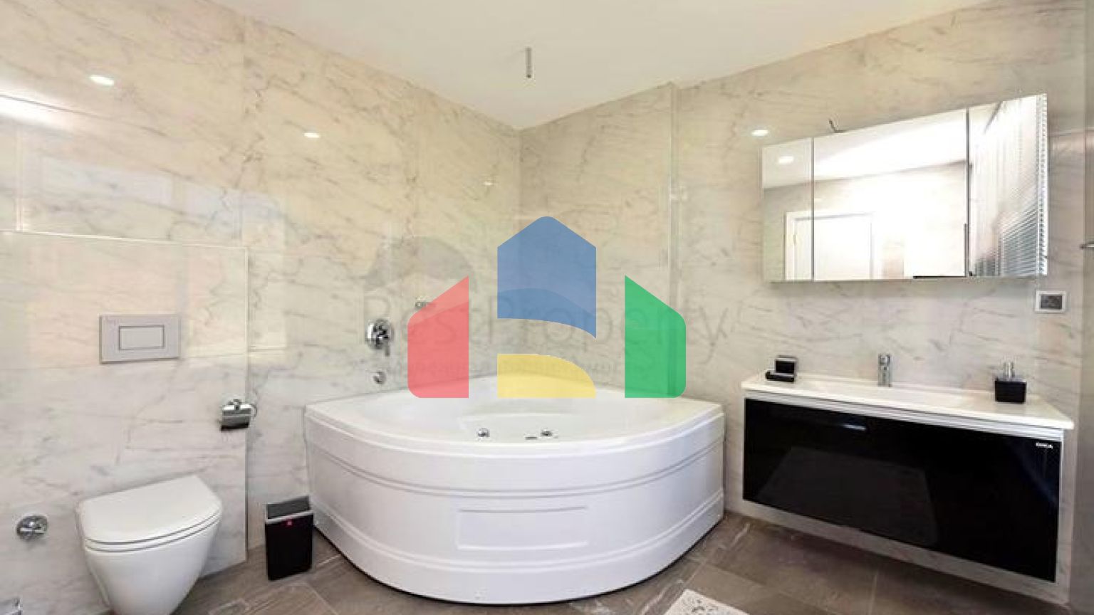 Трикімнатна квартира з дизайнерськими меблями в районі Кестель