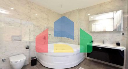 Трикімнатна квартира з дизайнерськими меблями в районі Кестель Трикімнатна квартира з дизайнерськими меблями в районі Кестель