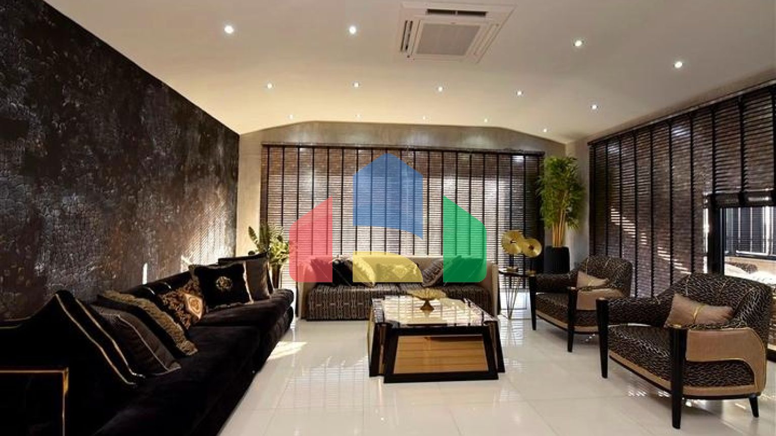 Трикімнатна квартира з дизайнерськими меблями в районі Кестель