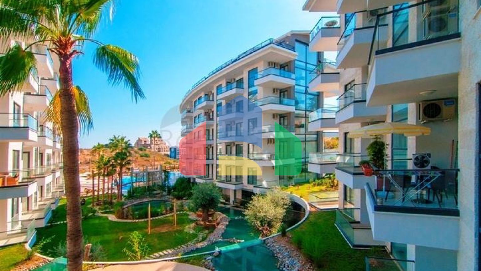 Трикімнатна квартира з дизайнерськими меблями в районі Кестель