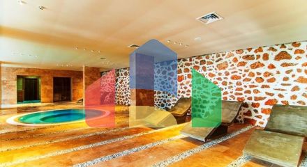 Трикімнатна квартира з дизайнерськими меблями в районі Кестель Трикімнатна квартира з дизайнерськими меблями в районі Кестель