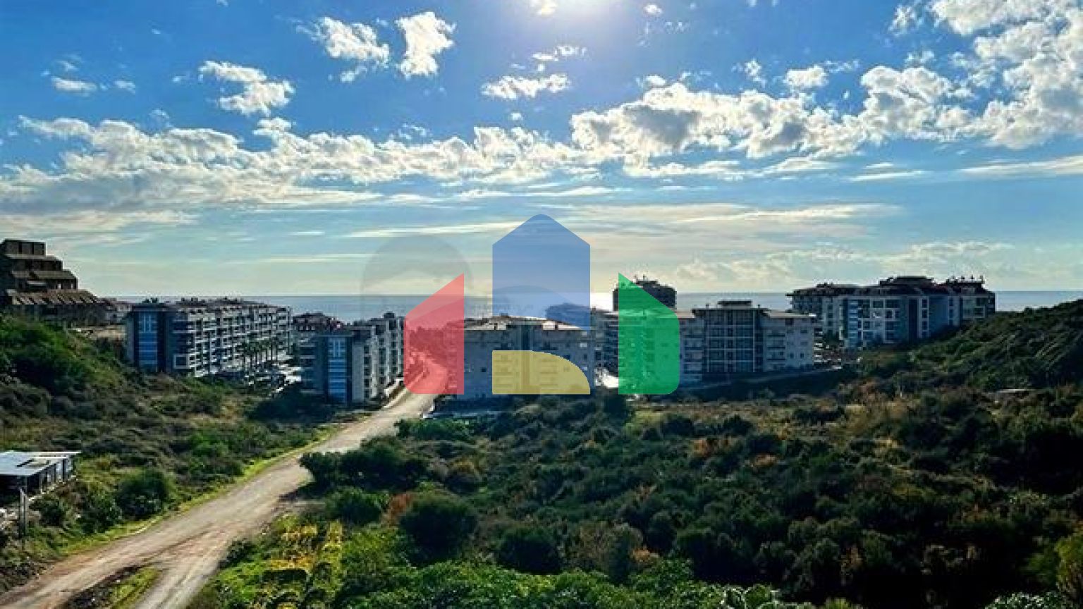 Трикімнатна квартира з дизайнерськими меблями в районі Кестель