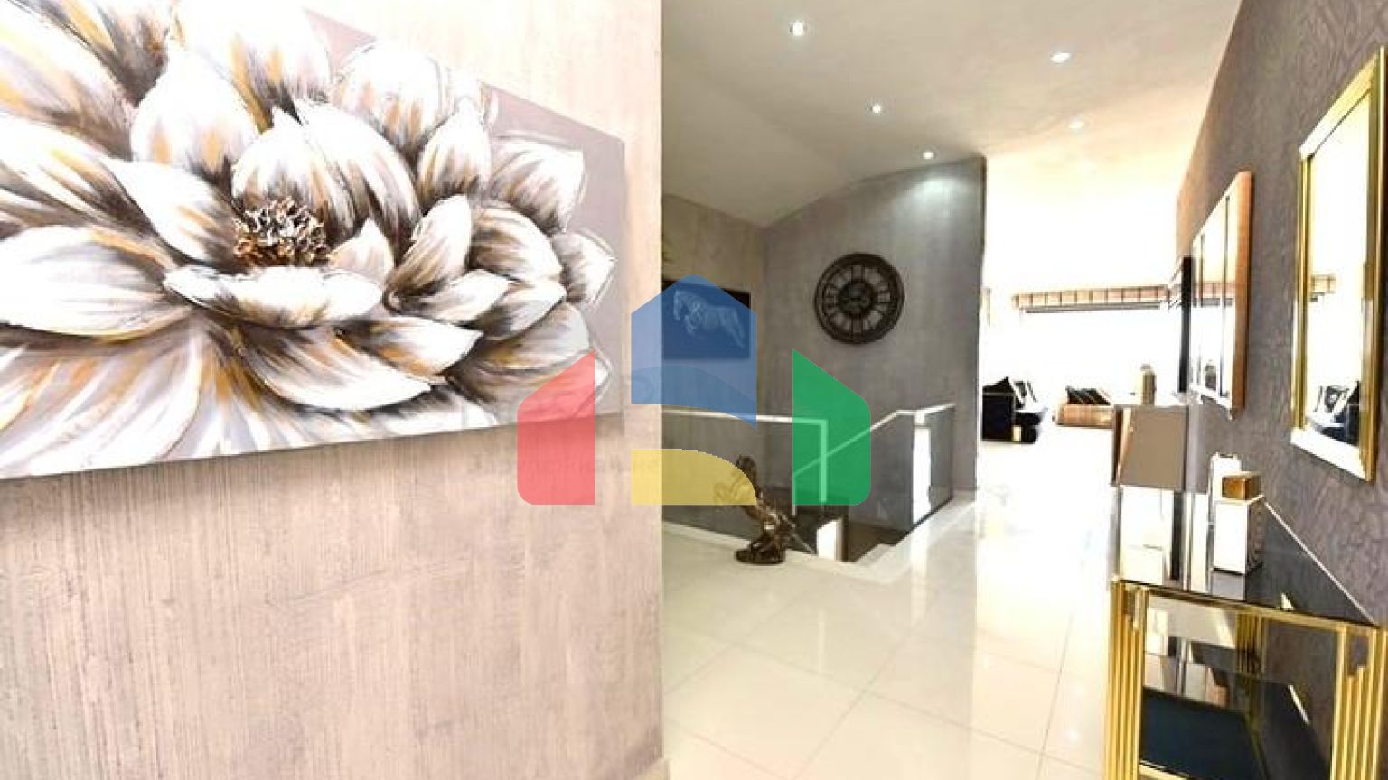 Трикімнатна квартира з дизайнерськими меблями в районі Кестель