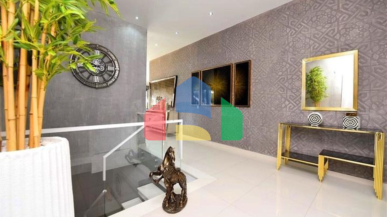 Трикімнатна квартира з дизайнерськими меблями в районі Кестель