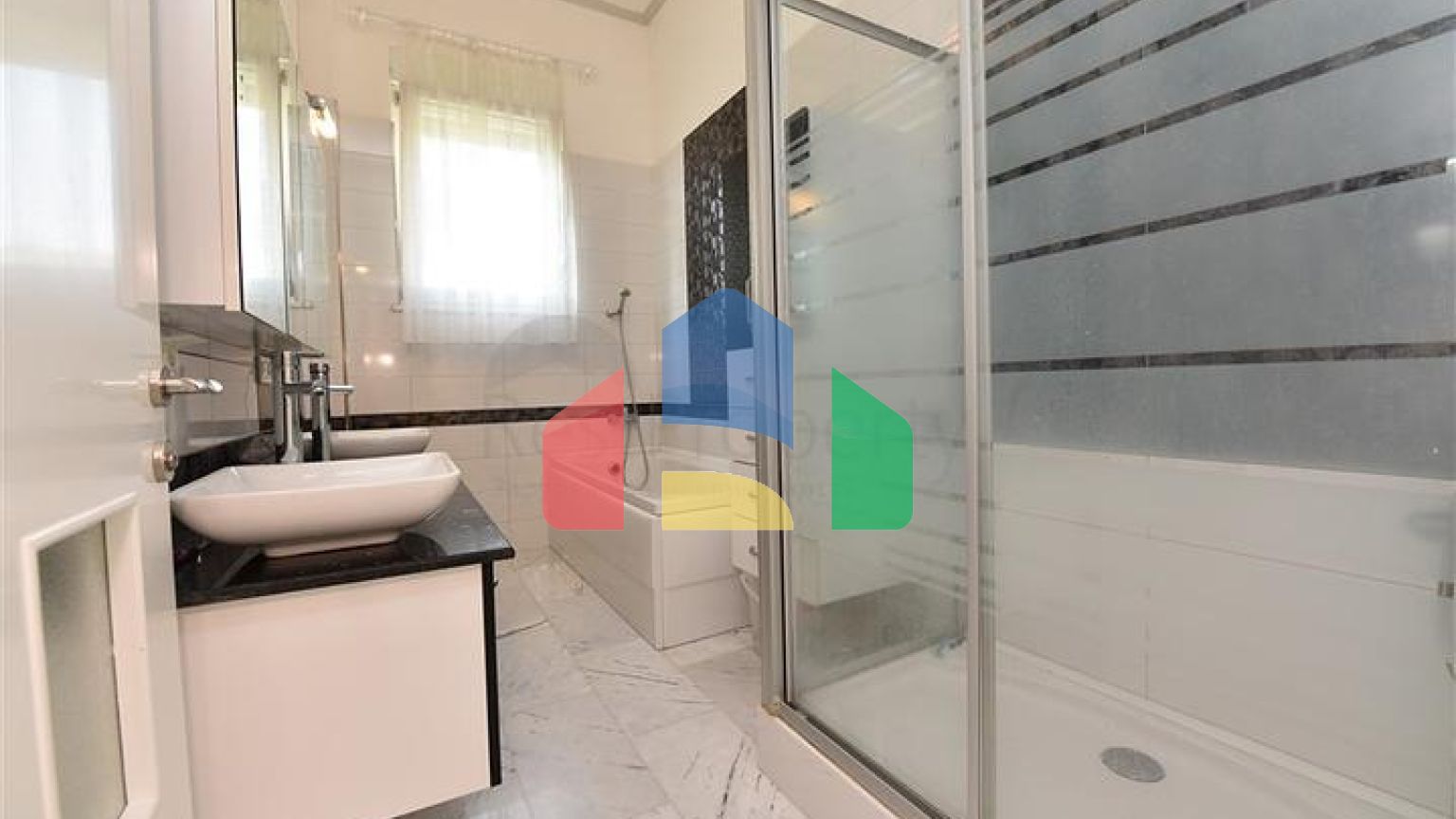 Вилла планировкой 6+1 с отдельной кухней в районе Кестель