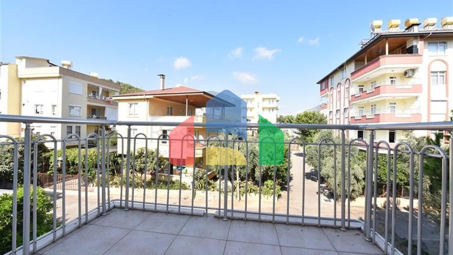 Вилла планировкой 6+1 с отдельной кухней в районе Кестель