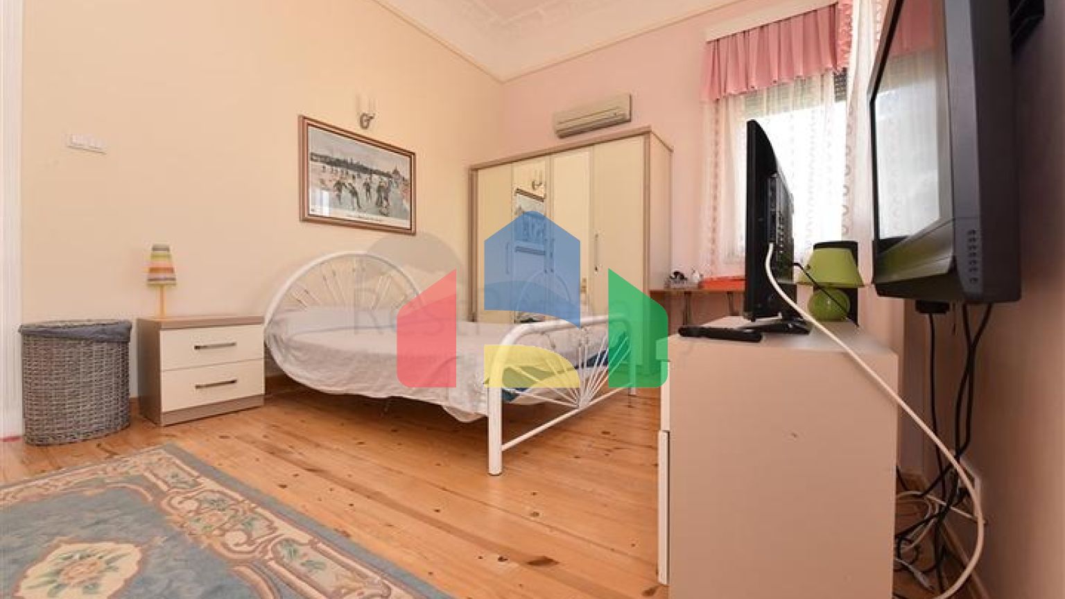 Вилла планировкой 6+1 с отдельной кухней в районе Кестель